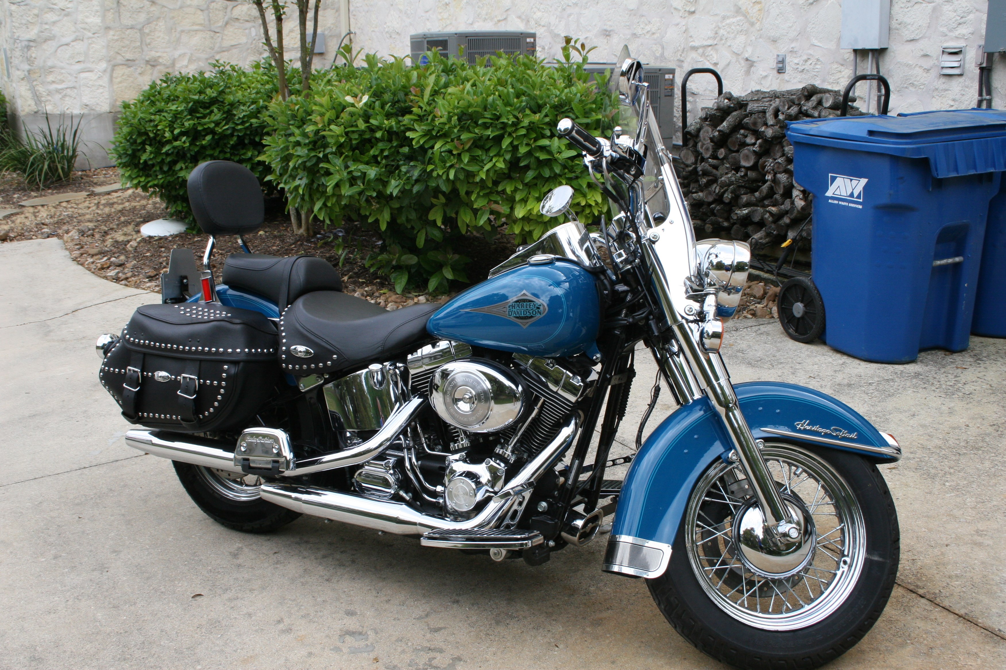 2001 HarleyDavidson® FLSTC/I Heritage Softail® Classic (Real Teal